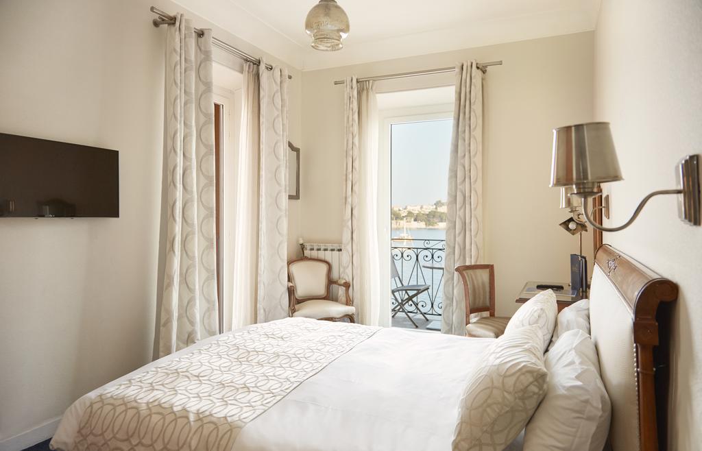 Welcome Hotel Вилафранк-сюр-Мер Екстериор снимка